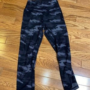 TYC Capri Camo Scrunch Leggings